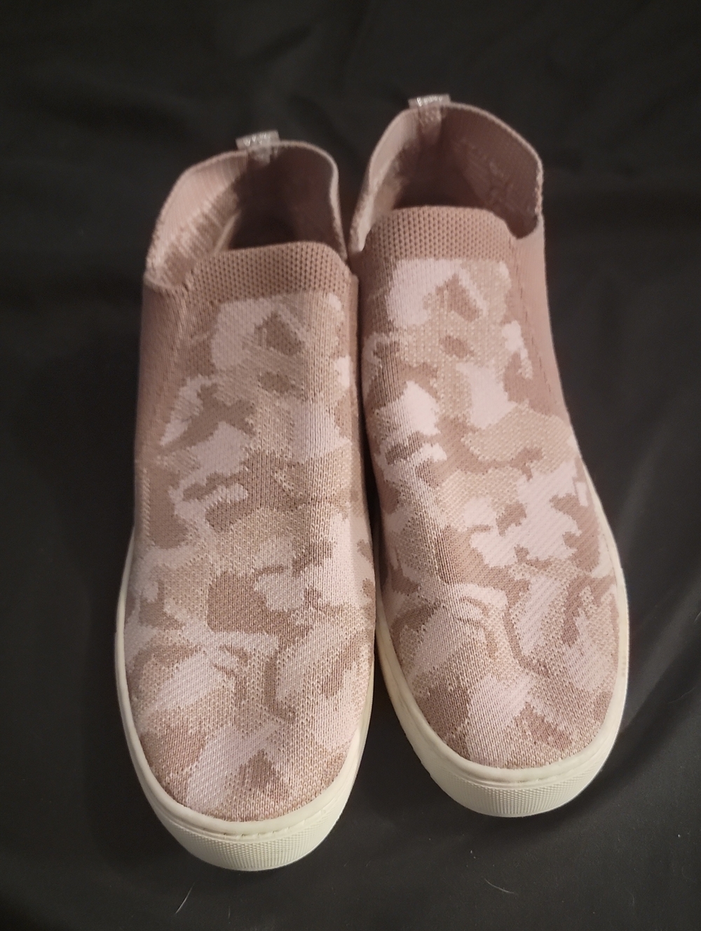 Womens wonder nation Pink Camo Slip-On Knit Sneakers Size 5